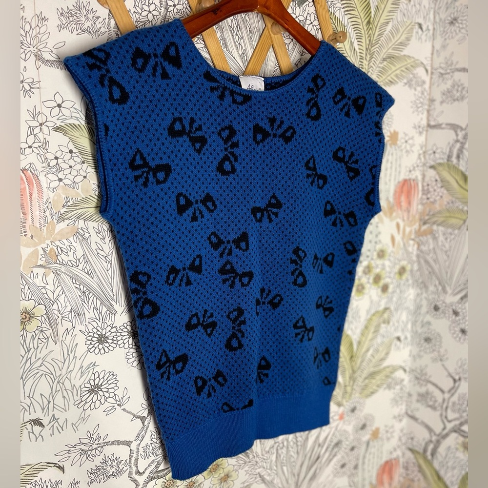 Vintage Vest with Bows designs